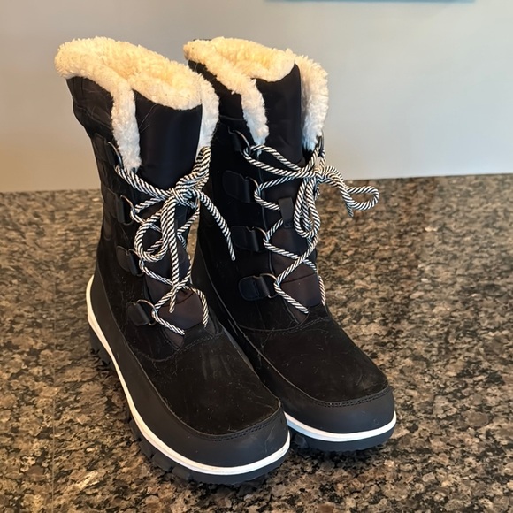 Thermolite Eco Mode Black Boots with Cream Lining EUC 9 - Picture 3 of 13